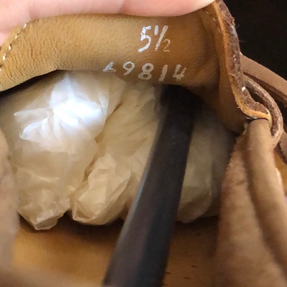 SIZE 5 1/2 BROWN MINNETONKA FLATS . NEVER WORN - Picture 4 of 4